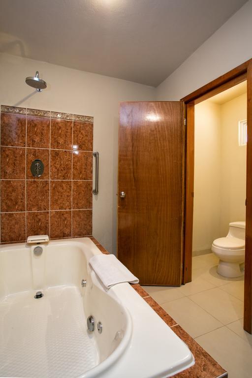 Auto Hotel Paraiso Inn Palenque Rum bild